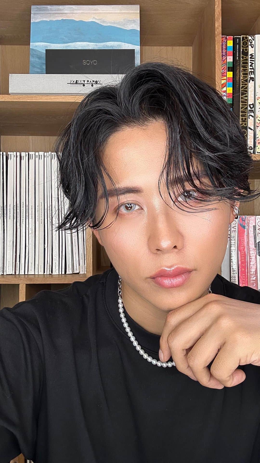 小田切ヒロのインスタグラム：「Qoo10のメガ割がスタートしたわよ〜🤍 今回は私の好きなブランド・商品から6つ選んで ご紹介させていただきました🤍  ●ご紹介商品 OHUI アルティメット フィットトーンアップデニムクッション Glint ハイライター WAKEMAKE ソフトブラーリングアイパレット 13ブルーコアブラーリング LAKA ボンディンググロウリップスティック SKINFOOD キャロットカロテンカーミングウォーターパッド MEDICUBE グルタチオングロウアンプル【白玉つや美容液】  ●メガ割情報 メガ割日程:11/22~12/3  ・クーポン枚数:1 回につき 3 枚配布  ・クーポン発行第一弾:11/22  ・クーポン発行第二弾:11/26  ・クーポン発行第三弾:11/30  ※インスタライブ専用クーポンの発行はございません。  Qoo10でメガ割期間中に購入すると、Qoo10から発行されるクーポン使用で通常の 20%OFF で購入できます。  みなさま、ぜひお買い物の参考にしてみてください🤍 YouTubeもチェックしてね🤍  @qoo10.official #Qoo10 #メガ割 #OHUI  #Glint  #WAKEMAKE  #LAKA  #SKINFOOD #MEDICUBE #sponsored」