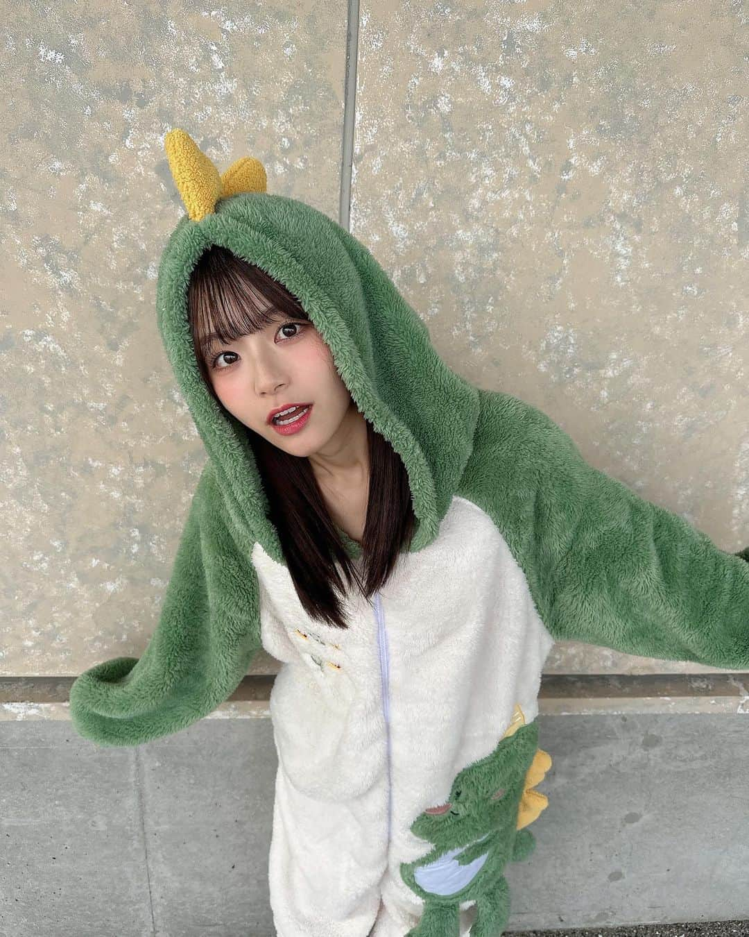 清司麗菜さんのインスタグラム写真 - (清司麗菜Instagram)「着ぐるみパジャマ🦖ガォー  #着ぐるみ#着ぐるみパジャマ#恐竜#NGT48#おしゃべり会」11月23日 21時03分 - seiji_0007