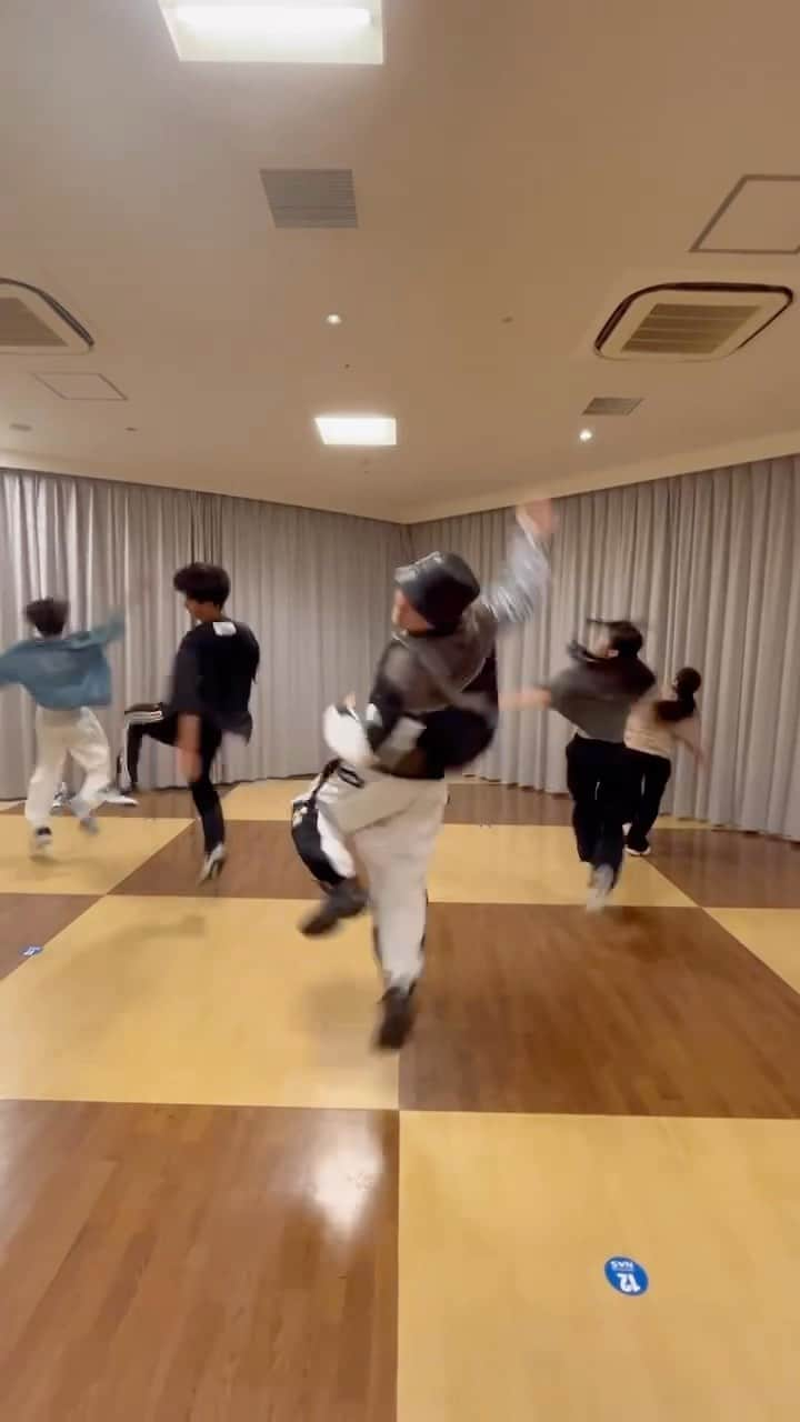 細川優のインスタグラム：「Gear5 /  OZworld  choreo by @yuhosokawa   #ozworld #gear5 #onepiece #ゴムゴムの #dance  #hiphop #randb #lesson #ダンス #ヒップホップ #ダンスレッスン #choreograph #avexdancemaster #吉本興業 #振付 #yu #yuhosokawa #細川優 #nas若葉台」