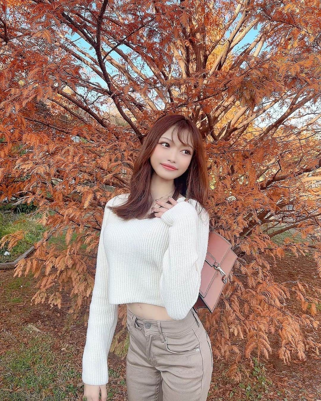 中原鈴奈さんのインスタグラム写真 - (中原鈴奈Instagram)「秋色🍂  ちょうどいい気温大好き🤤  ・ ・ ・  #秋 #秋コーデ #ニット #紅葉 #每日穿搭  #패션 #오오티디 #좋아요  #ginkgo #instagood #instafashion #ootd #fashion #code #followｍe」11月23日 21時18分 - rinrin1228_