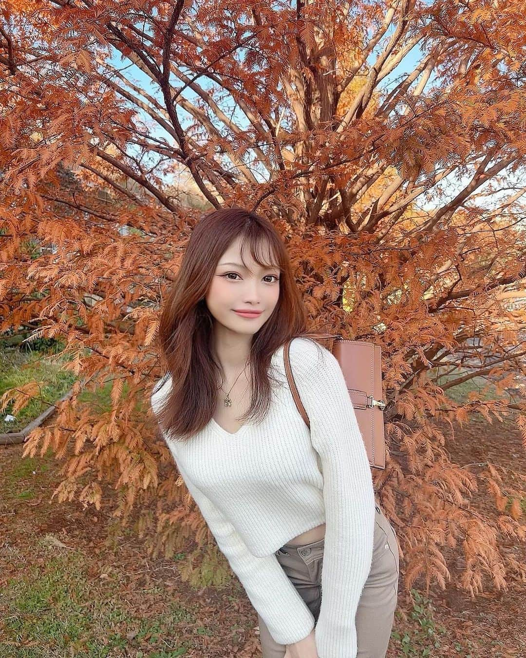 中原鈴奈さんのインスタグラム写真 - (中原鈴奈Instagram)「秋色🍂  ちょうどいい気温大好き🤤  ・ ・ ・  #秋 #秋コーデ #ニット #紅葉 #每日穿搭  #패션 #오오티디 #좋아요  #ginkgo #instagood #instafashion #ootd #fashion #code #followｍe」11月23日 21時18分 - rinrin1228_