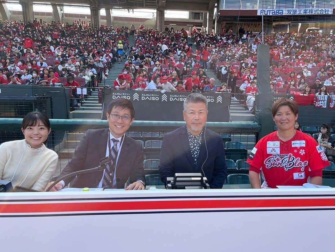 田村友里さんのインスタグラム写真 - (田村友里Instagram)「カープファン感謝デー2023 4年ぶりにマツダスタジアムでのリアル開催...私は今回初めてMCを務めさせていただきました。 ファン感ってこんなに楽しいものなのですね！！選手の皆さんの素のトークに笑ったり、最後は西川選手の挨拶で思わず司会しながらも涙が出てきたり、濃密すぎる1日でした。 現地で一緒に盛り上げてくださった皆さん、テレビの前で見てくださった皆さん、本当にありがとうございました😊 #カープ #カープファン感謝デー #しゃ #坂上アナの横は本当に楽しく心強いです」11月23日 21時10分 - yuri_tamura0894