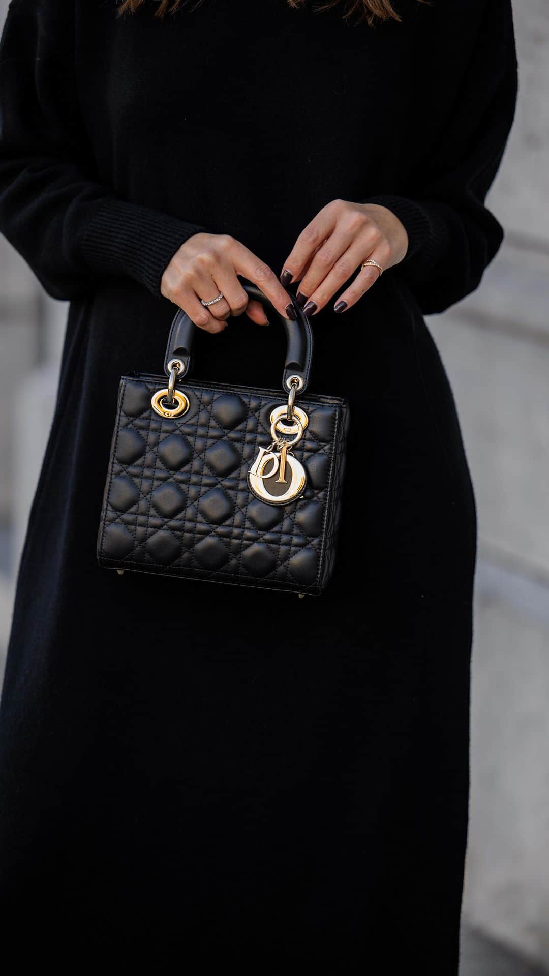 Zina Charkopliaのインスタグラム：「Ecstatic about my latest addition – the Lady @dior bag in timeless black. This iconic piece, a long-time aspiration, now graces my collection. Overflowing with happiness to finally embrace this style. #LadyDior #Dior #Fashion #timeless #iconic 📷 @thestyleograph」