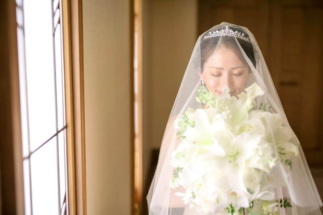 安岡あゆみさんのインスタグラム写真 - (安岡あゆみInstagram)「. いい夫妻の日💍*˚ . . #wedding #imperialhotel #imperialhoteltokyo #verawang #ayumi_y_wedding #披露宴 #結婚式 #卒花 #卒花嫁 #卒花嫁レポ #2023年春婚 #春婚 #帝国ホテル #帝国ホテル東京 #帝国ホテルウェディング #帝国花嫁 #インペリ婚 #帝国ホテル結婚式 #帝国ホテル披露宴 #孔雀の間 #シニヨン#洋装 #ウェディングドレス #ウェディングヘア #ヴェラウォン #ヴェラウォンララ #チャペル #ゼクシィ2023 #いい夫婦の日 #いい夫妻の日」11月23日 21時20分 - ayumi_yasuoka