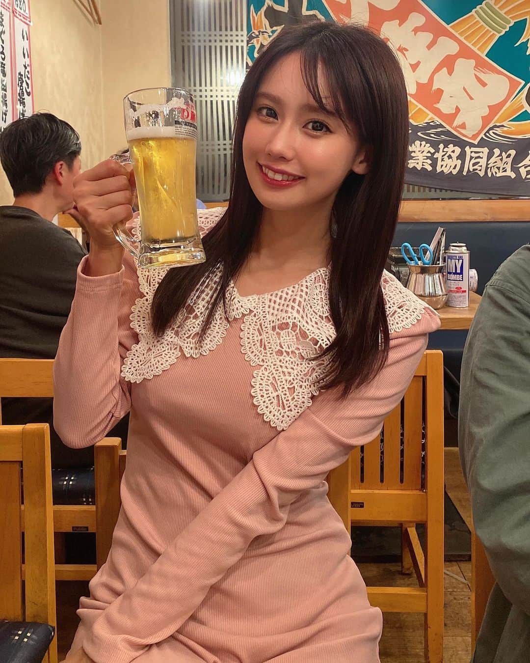 相原美咲さんのインスタグラム写真 - (相原美咲Instagram)「今日は撮影会＆居酒屋オフ会に お越しいただきありがとうございました🥰🩷 前日まで本当に予約埋まってなくて 不安だったけど当日なんと　ほぼ満枠で 嬉しくて嬉しくて泣きそうでした！！ 会いにきてくれてありがとう😭😭‼️‼️   お仕事前や合間にきてくれたり、 地方から来てくれたり、もちろんいつものみんなも 直接会ってお話しできてハイタッチできて 本当に嬉しかったし楽しかった❤️ありがとう☺️❤️❤️  みんなだいすきっ😆💓❤️  来月は10日ソフマップ、23日撮影会、29日も（仮）何かできたらと思ってるので開けておいてね🙋‍♀️😆💓  ではではおやすみ〜🩷」11月23日 21時21分 - aiharamisaking