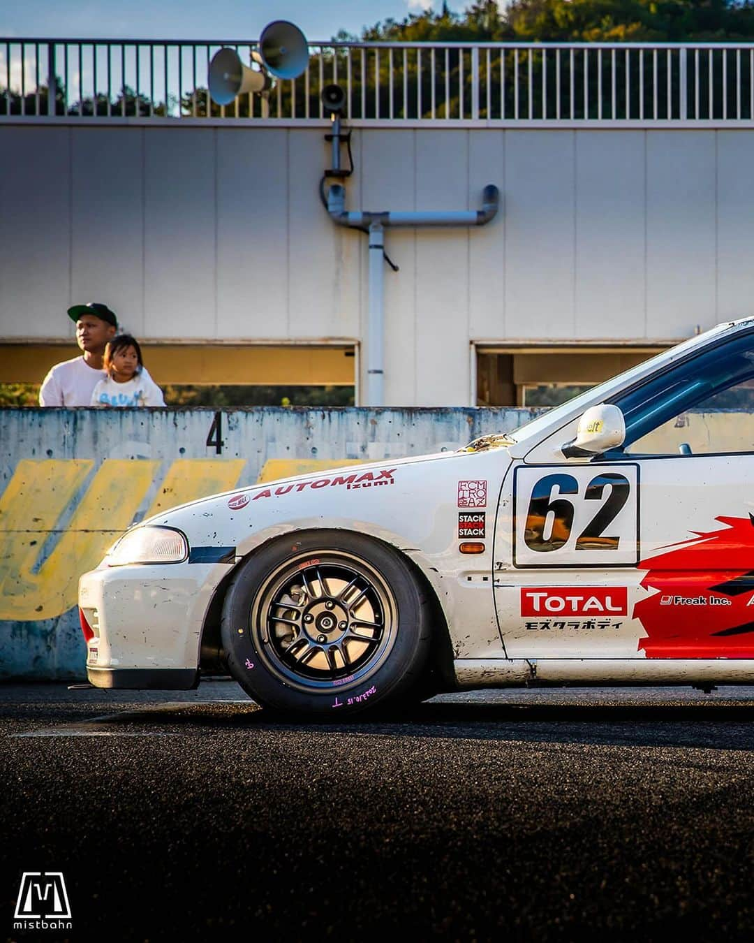 mistbahnのインスタグラム：「_ MOZCRAFT ASLAN SPIRIT Honda EG6 CIVIC SiR _ 🚗: @limitation_moz | @_mozcraft_ 📷: @mistbahn _ Shot on Oct-15 2023 🏁 "Circuit Festa ( @circuit_festa_west_japan )" "HONDA ONE MAKE RACE". Central Circuit (Hyogo Japan) _ JP) 2023年10月15日、セントラルサーキットで開催された「サーキットフェスタ ( @circuit_festa_west_japan )」内の「ホンダ・ワンメイク・レース」で撮影。 _ #circuitfesta #circuitfesta2023 #サーキットフェスタ #サーキットフェスタ2023 #hondaonemakerace #ホンダワンメイク #ホンダワンメイクレース #centralcircuit #セントラルサーキット #ffchallenge #ffチャレンジ #mozcraft #モズクラボディ #hypereps #aslan #アスラン #aslan_inc_japan #spiritshocks #n1civic #civic #hondacivic #ホンダシビック #シビック #eg6 #eg #egcivic #bseries #kanjo  #hondasontrack」