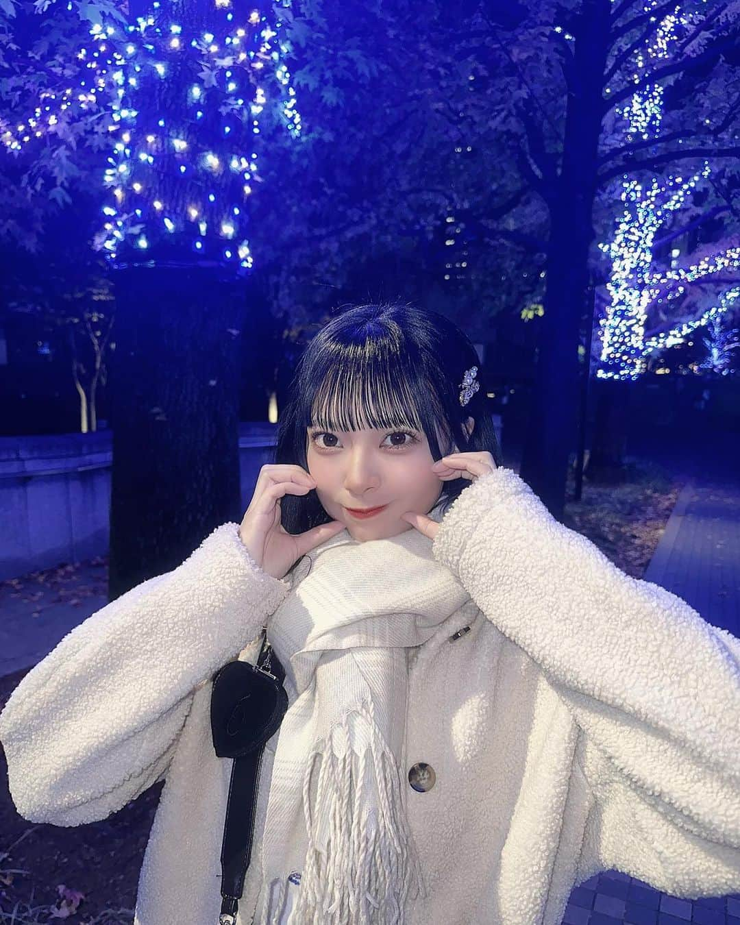 山田寿々さんのインスタグラム写真 - (山田寿々Instagram)「💙#みなとみらい #イルミネーション #ootd #マフラー 🧣♡」11月23日 21時23分 - suzu48_tan_1211