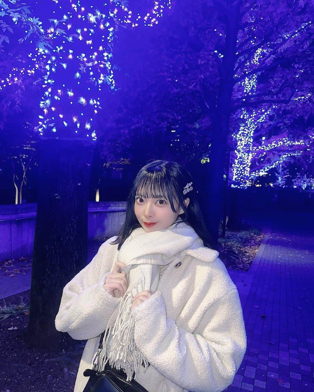 山田寿々のインスタグラム：「💙#みなとみらい #イルミネーション #ootd #マフラー 🧣♡」