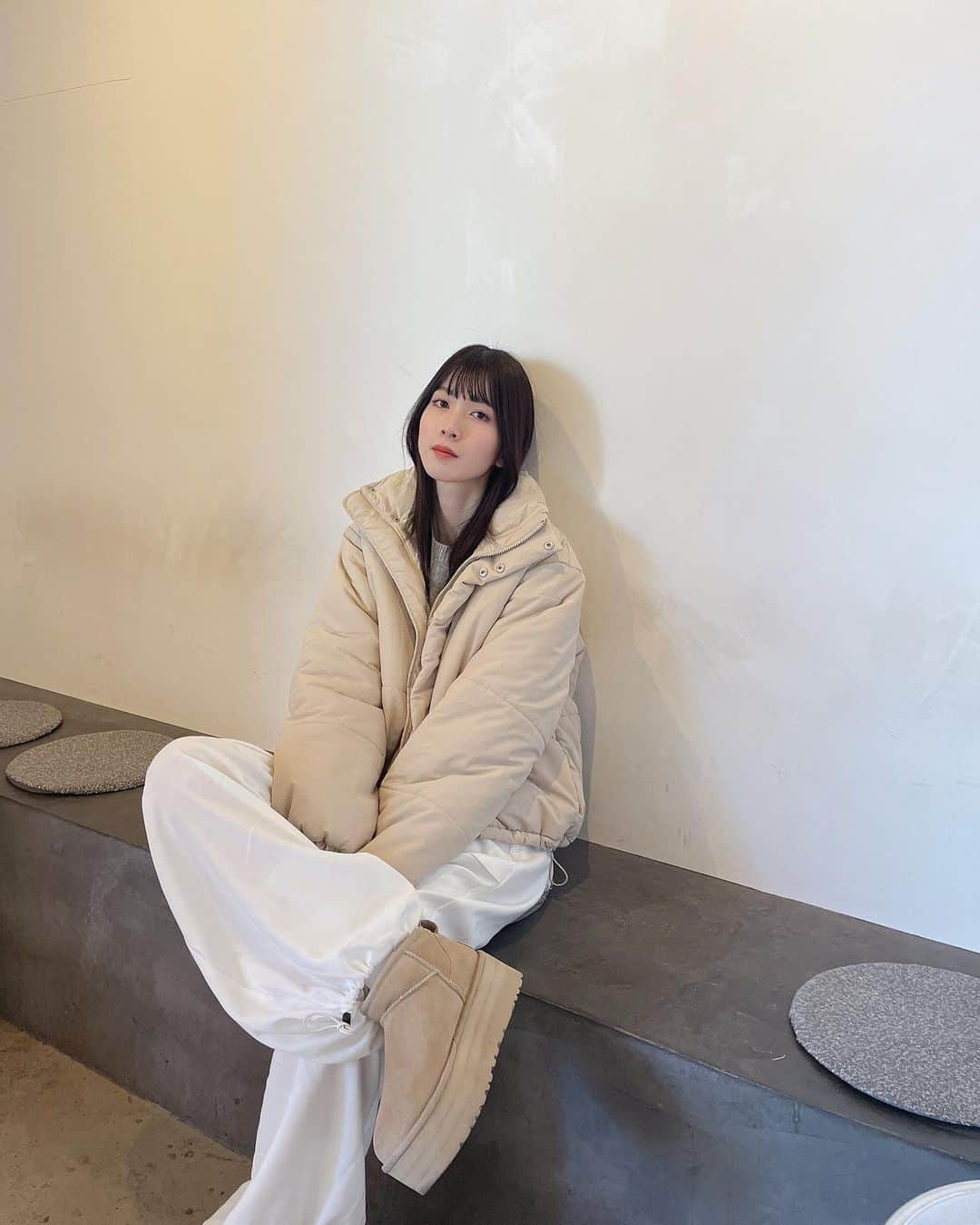 うちだゆうほさんのインスタグラム写真 - (うちだゆうほInstagram)「@noralily_official のShort Padding Coat  もこもこ🐻🤎 冬は冬で好きです 寒いのは嫌だけど可愛いアウター今年もたくさん作ったし  ショートペディン×カーゴパンツ×ムートンブーツ可愛い」11月23日 21時25分 - uchidayuho