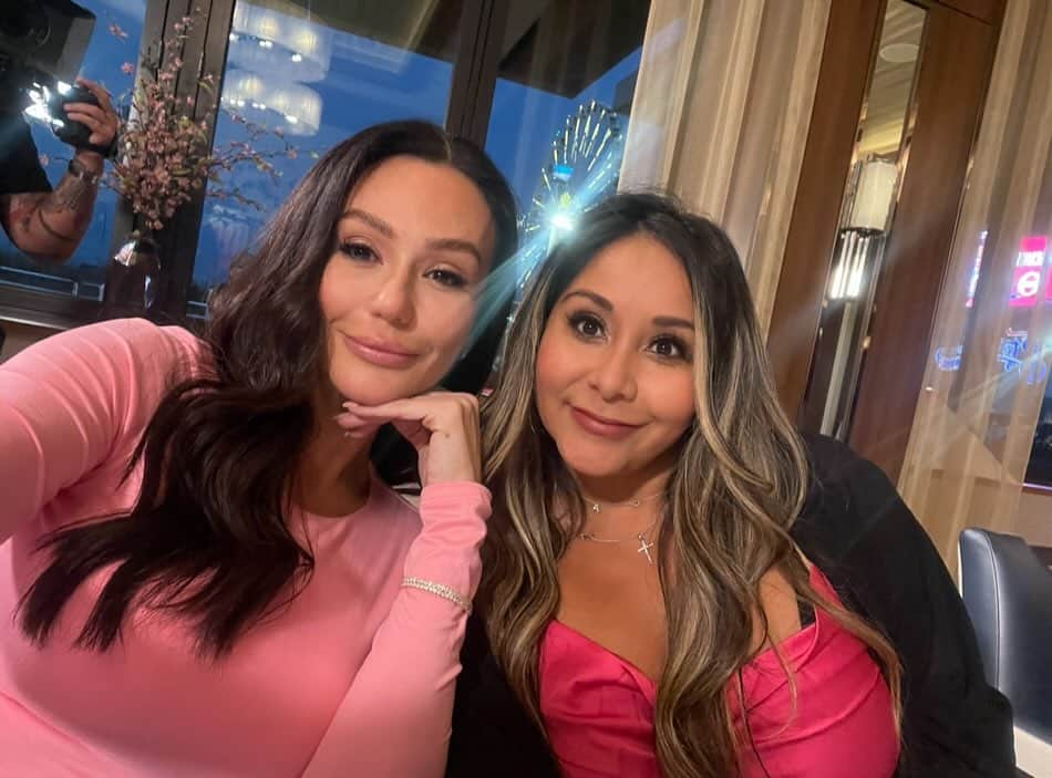 ジェイワウのインスタグラム：「Thankful for you 🙏🏼 happy birthday @snooki 🍾」