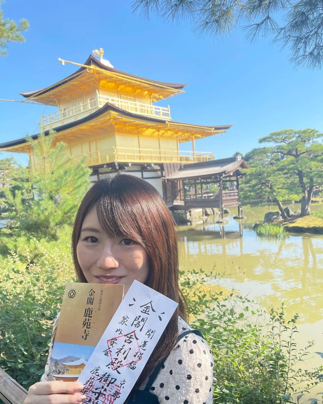にゃんさんゴルフのインスタグラム：「ひさびさに金閣寺〜！！！  池にうつってるのも美しい👏👏❤️ 先月だからまだ紅葉前！🍁  #金閣寺#世界遺産#京都旅行#kyoto」