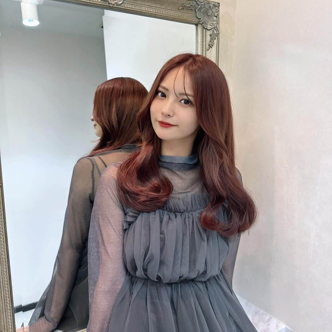 木下ひなこのインスタグラム：「🩶🩶🩶  @yuu___kitty さんに ヘアメンテしていただいた時の写真🫰  #エクステ#ヘアカラー#カラー#トリートメント#ロングヘア」