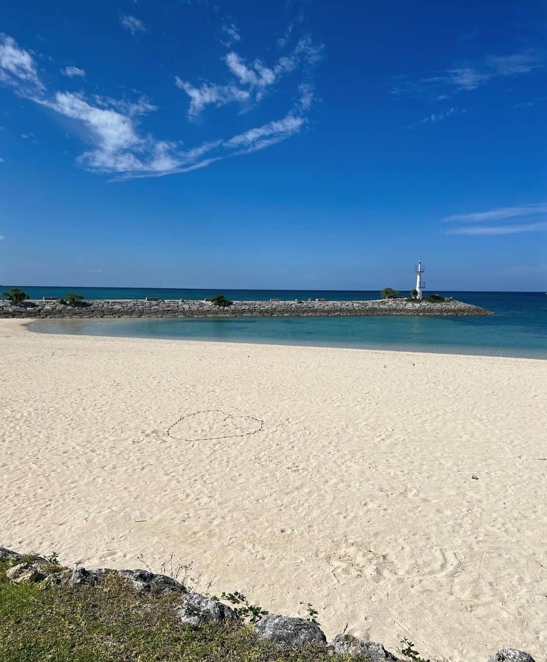 渡邊智子さんのインスタグラム写真 - (渡邊智子Instagram)「. 11月はじめに行った沖縄旅行⛱️(今さら投稿) 海もまだ入れたし、風も心地よい。 暑すぎず最高に快適な沖縄でした✌🏻  あぁTHE FIRST SLAM DANKの配信が待ちきれない。」11月23日 21時31分 - _tomomon