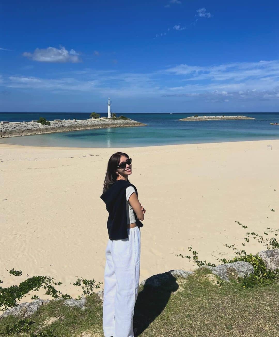 渡邊智子のインスタグラム：「. 11月はじめに行った沖縄旅行⛱️(今さら投稿) 海もまだ入れたし、風も心地よい。 暑すぎず最高に快適な沖縄でした✌🏻  あぁTHE FIRST SLAM DANKの配信が待ちきれない。」