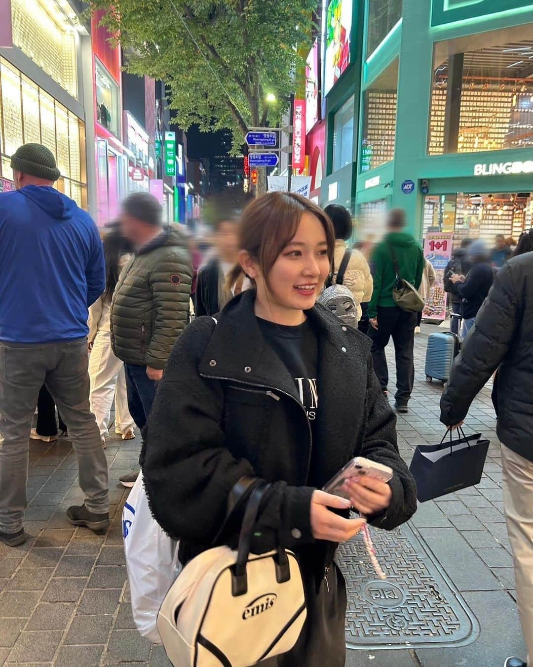 森戸知沙希さんのインスタグラム写真 - (森戸知沙希Instagram)「韓国旅行してきた🇰🇷 　 　  この前、実は1回も行ったことなくて、ずっと行きたかった韓国にまいちゃんと行ってきました！ 　 　  思い出数えきれないくらいできてありえないくらい楽しかった^ ^笑 　 　 　 　 一緒に行ってくれてありがと！！ 　 　 #韓国 #韓国旅行 #korea #trip #travel #チョコミントだらけ #チョコミン党 #ひたすらチョコミントに反応してた #あとずっと買い物してた #買ってすぐ使った」11月23日 21時44分 - chisaki__morito.official