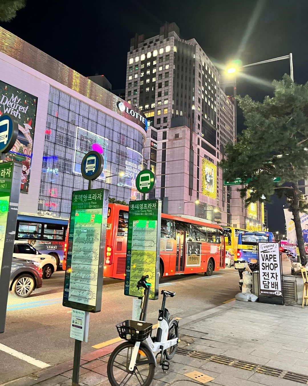 森戸知沙希さんのインスタグラム写真 - (森戸知沙希Instagram)「韓国旅行してきた🇰🇷 　 　  この前、実は1回も行ったことなくて、ずっと行きたかった韓国にまいちゃんと行ってきました！ 　 　  思い出数えきれないくらいできてありえないくらい楽しかった^ ^笑 　 　 　 　 一緒に行ってくれてありがと！！ 　 　 #韓国 #韓国旅行 #korea #trip #travel #チョコミントだらけ #チョコミン党 #ひたすらチョコミントに反応してた #あとずっと買い物してた #買ってすぐ使った」11月23日 21時44分 - chisaki__morito.official