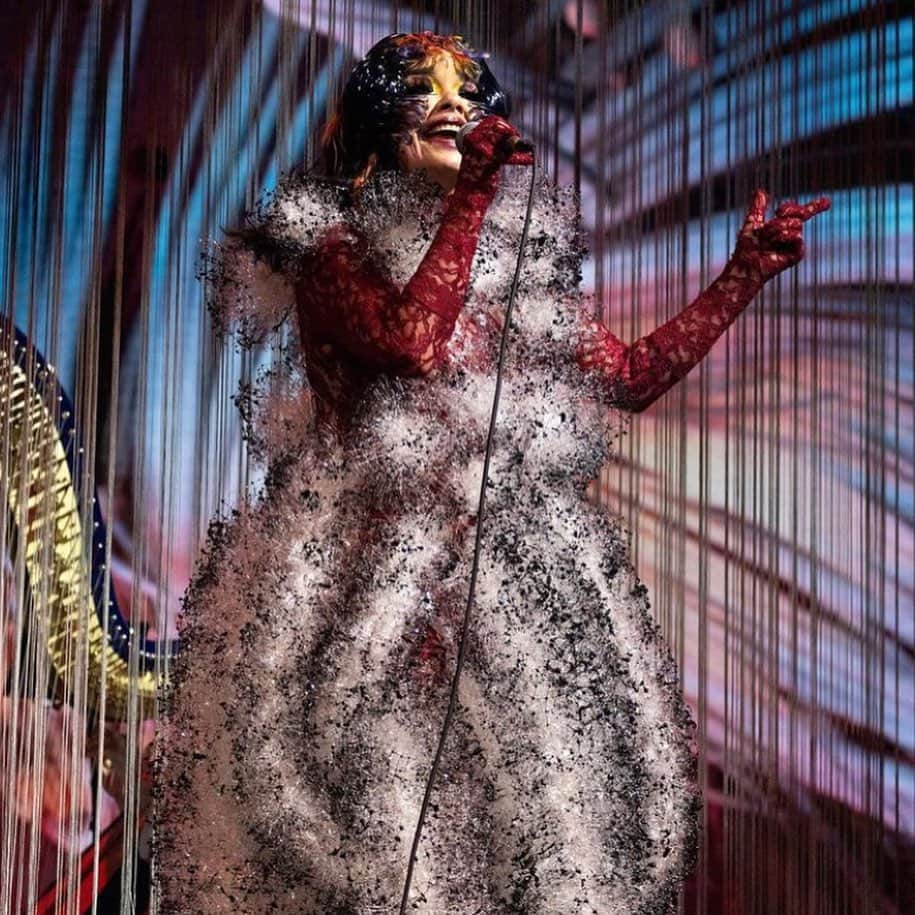 河野富広さんのインスタグラム写真 - (河野富広Instagram)「Fancy creatures for @bjork  cornucopia in hamburg 🎂 🎉 🎂   musicians: @viibraflutes @bergurth @manudelagomusic @katiebuckleyharpist. bjork dress @noirkeininomiya . headpieces @james.t.merry . lace bodysuit @sarahregensburger_official . spaera dress @irisvanherpen . musicians outfits @balmain . hair pieces @tomikono_wig . makeup @isshehungry . photos @santiagraphy . styling by @eddagud  thank you for all your help @dianabreckmann @sineadgorey @asdisludviksdottir & rosemary llagostera , helen miraudo. . special thank you to @gottardo___moreno . @onelittleindierecords @huxley」11月23日 21時36分 - tomikono_wig