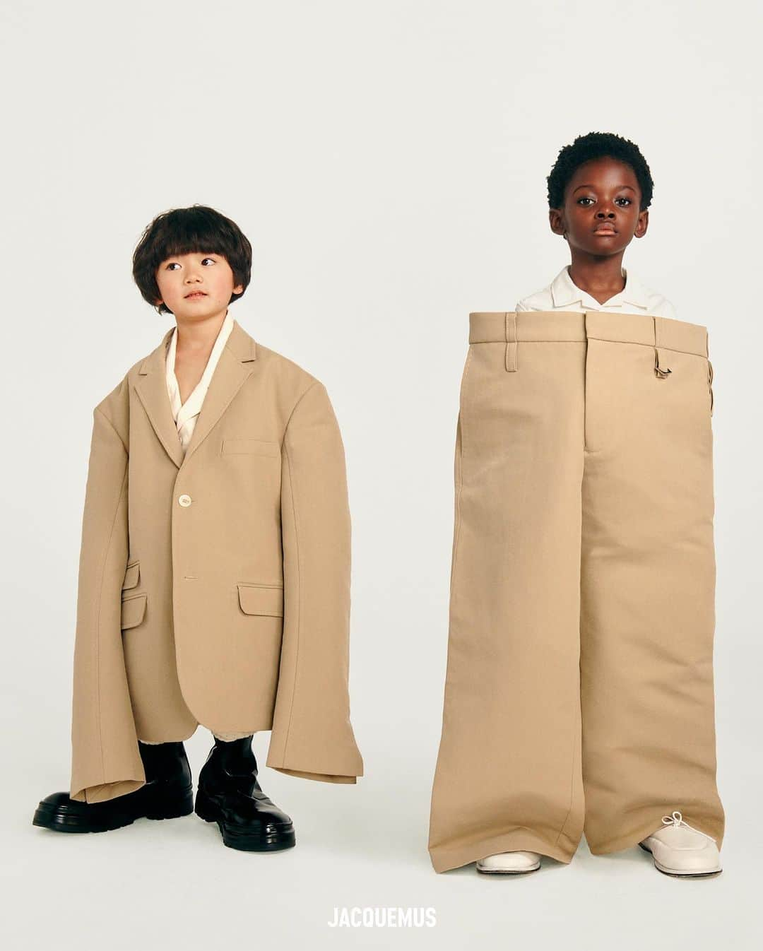 ジャックムスさんのインスタグラム写真 - (ジャックムスInstagram)「“MINI ME” BY JACQUEMUS THE FIRST KIDS COLLECTION NOW AVAILABLE  JACQUEMUS.com」11月23日 21時42分 - jacquemus