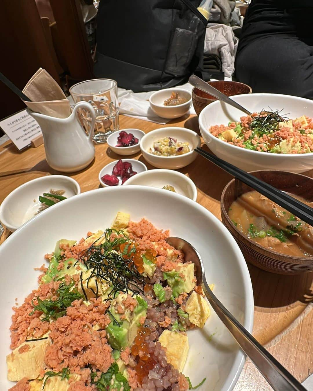 𝐓𝐒𝐔𝐊𝐀𝐒𝐀さんのインスタグラム写真 - (𝐓𝐒𝐔𝐊𝐀𝐒𝐀Instagram)「loveeee❤️‍🔥  同い年ベビーでランチ🍽️ まさか小学校からずっと遊んでた友達と同い年の子のママになるとは  子連れさんにおすすめすぎるカフェでした♡ . .  #新米ママ #男の子ママ #子連れランチ #子連れカフェ #親子ショット #赤ちゃんコーデ #令和5年ベビー #男の子ベビー #2ヶ月ベビー」11月23日 21時42分 - tsukasa_xoxo