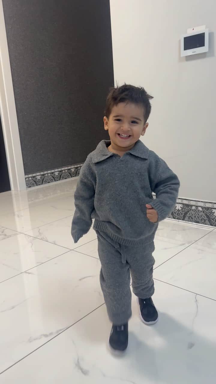 ナタリア・ベッカーのインスタグラム：「Depois de um corte de cabelo… momentos, falas, olhares e sorrisos que eu quero lembrar para sempre! Muito amor pelo meu neném! ❤️」