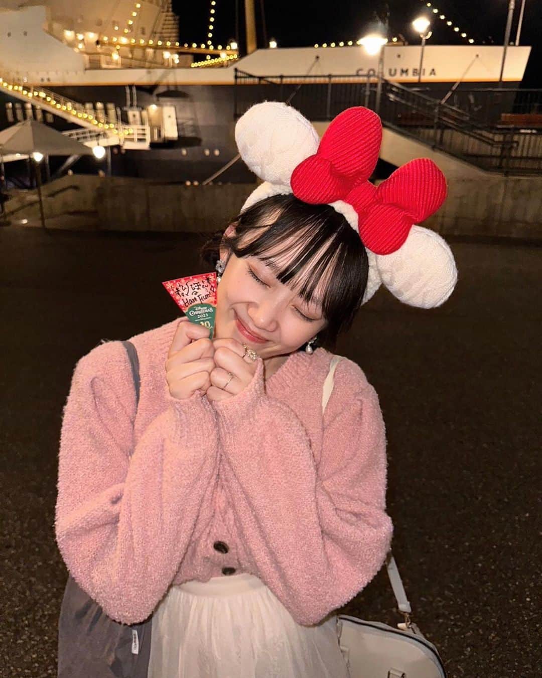 奥村梨穂のインスタグラム：「携帯の容量があなたでいっぱい人生の大半をあなたにあげたい。なんつって。 . . . #disneysea」
