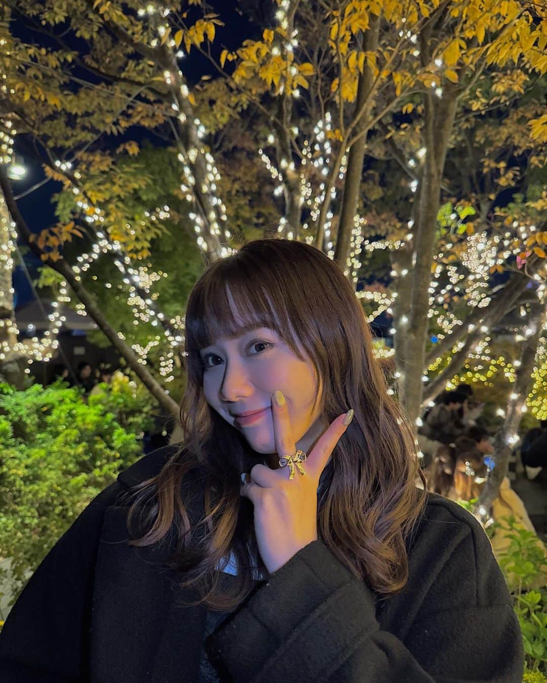 松本慈子のインスタグラム：「* イルミネーション好きすぎて今の季節本当に幸せ🥹🎄✨ 色んなところいっぱい行きたい。 みんなのおすすめのイルミネーション教えてください🤲🏻  #イルミネーション #イルミ #クリスマス #irumination」