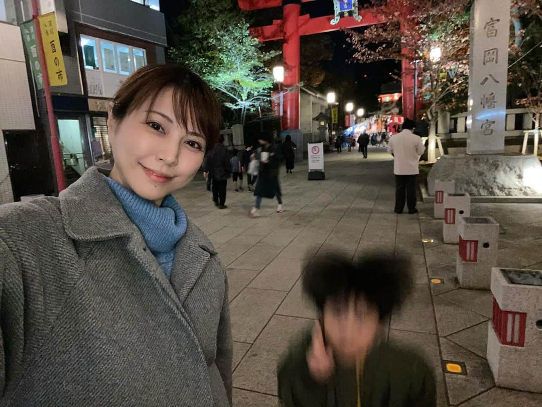 琴菜さんのインスタグラム写真 - (琴菜Instagram)「今日のランチは、私の家族がお店に集まったよ😙♡ 父が父自身の幼少期の話をたくさんしてくれた。 でも普段自分の幼少期の話なんてしない父がこの日初めて自分から深く真剣に話してくれたから、なんか、別の意味で怖くなった😢お父さんまだまだ長生きしてね😣  帰りは富岡八幡宮で酉の市をやってたから息子と二人で見てきた☺️  神社で手をあわせた時に息子が放ったセリフ。 「神様、いつもお化けをやっつけてくれてありがとう」  願い事ではなく感謝を述べたよ。大正解！  #酉の市　#富岡八幡宮 #門仲　#門前仲町　#爬竜船　#ハーリー　#平良家集合　#我が家もクリスマスツリー出したよ #クリスマスツリー　#飾り付け」11月23日 21時50分 - dj_singer_kotona