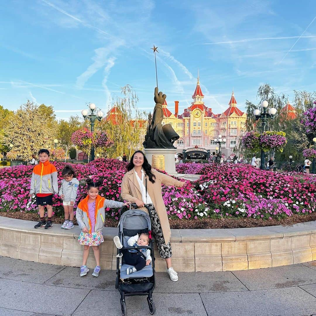 エリナ シルカさんのインスタグラム写真 - (エリナ シルカInstagram)「Disneyland Paris 10/2/2023🤩」11月23日 22時02分 - laura_elina_ymd