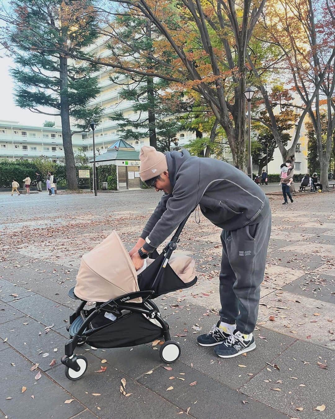 斉藤祥太さんのインスタグラム写真 - (斉藤祥太Instagram)「先日誕生日迎えまして、 38歳になりました。 たくさんのメッセージありがとうございました😌 両親、家族、友達、応援してくれる方々に感謝です。 慶太もおめでとう🎊 #娘 #ボーボーちゃん  #4ヶ月 #お散歩 #斉藤祥太」11月23日 22時00分 - shota_ta_sho