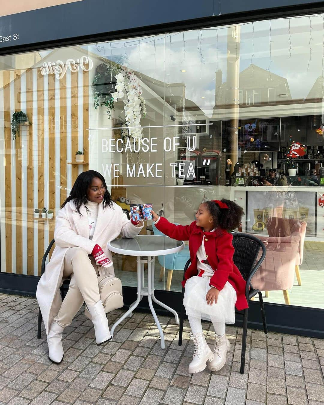 プリマークのインスタグラム：「Today is a hot chocolate kind of day @ayeshaamato ☕ 🍫 Cream Coat £40/€45/$50 & Red Coat £17/€23/$26 #Primark #PrimarkKids」