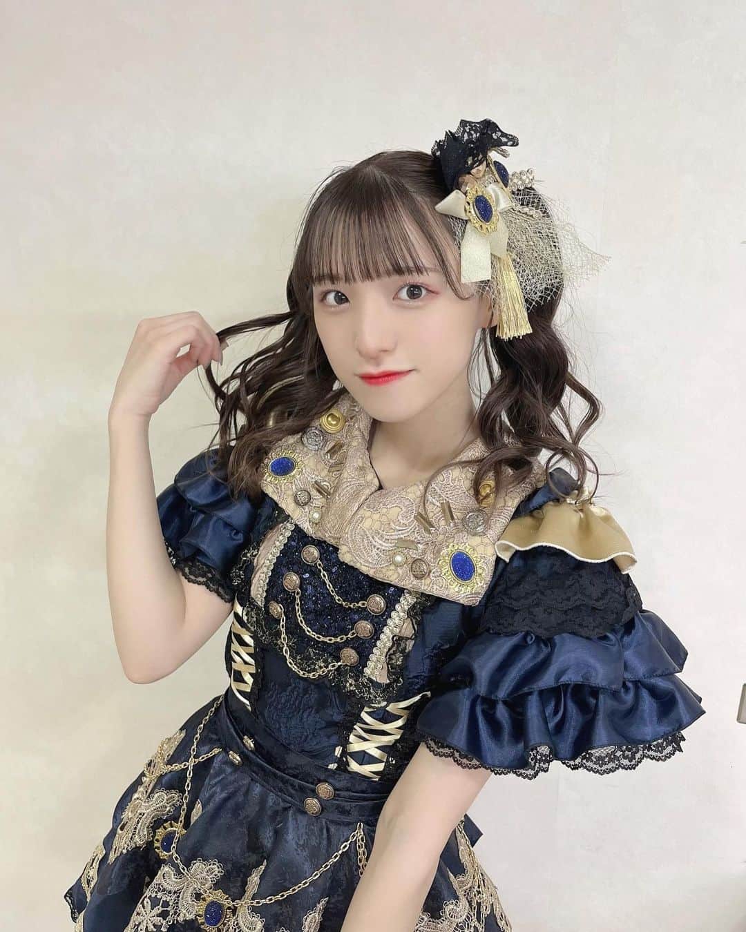 茉城奈那のインスタグラム：「少し遅れてやってきた、、 いいツインテールの日🥺 ⁡ ⁡ ⁡ ⁡ #アイドル #地下アイドル #idol #ınstagood #ヘアアレンジ #ツインテール #ツインテールアレンジ #ピンクブラウン #ブラウンカラー #グレージュ #アイドル衣装」