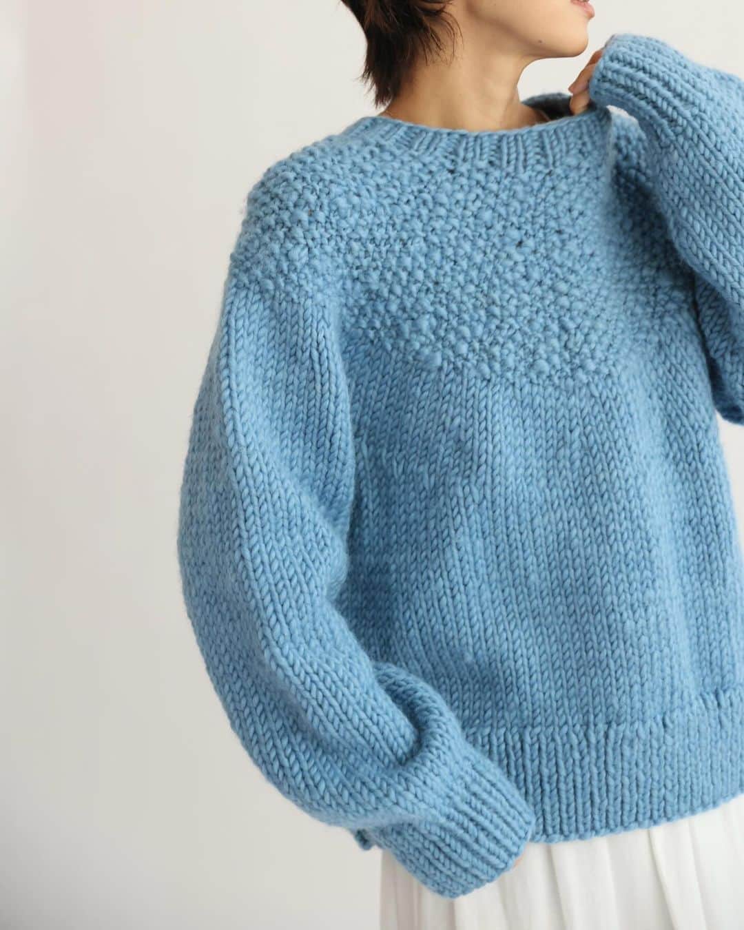 JOURNAL STANDARD relumeさんのインスタグラム写真 - (JOURNAL STANDARD relumeInstagram)「𝙉𝙚𝙥𝙖𝙡 𝙝𝙖𝙣𝙙 𝙠𝙣𝙞𝙩 🧶 手編みならではの暖かみのある風合いが特徴のハンドニットシリーズ。 ⁡ ポコポコとした素材感や編み地が、見た目も暖かくこれからの季節にぴったり。 ⁡ ⁡ ⁡ カラフルなニットから、レイヤードが楽しめるベストまで。 ぜひ一度お試しください✨ ⁡ ⁡ -------------------- ⁡ ネパールハンドニットスラブプルオーバー ¥23,100(税込) 𝗇𝗈.23080462930040 ⁡ ネパールハンドニット求心プルオーバー ¥19,800(税込) 𝗇𝗈.23080462910040 ⁡ ネパールハンドニットスラブベスト ¥17,600(税込) 𝗇𝗈.23080462920040 ⁡ ネパールハンドニットケーブルベスト ¥17,600(税込) 𝗇𝗈.23080462900040 ⁡ -------------------- ⁡ @baycrews #ootd #relumewoman #woolmark #adidas #journalstandardrelume #baycrews #relume #ジャーナルスタンダードレリューム #レリューム #ベイクルーズ #ロゴニット #カジュアル #カジュアル派 #カジュアルファッション #大人カジュアル #ニット #ネパールニット #ネパールハンドニット #ハンドニット #ベスト #ニットベスト #ニットコーデ」11月23日 21時55分 - js_relume