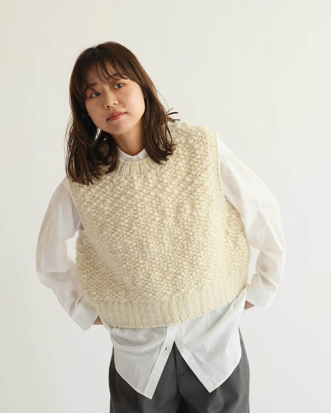 JOURNAL STANDARD relumeさんのインスタグラム写真 - (JOURNAL STANDARD relumeInstagram)「𝙉𝙚𝙥𝙖𝙡 𝙝𝙖𝙣𝙙 𝙠𝙣𝙞𝙩 🧶 手編みならではの暖かみのある風合いが特徴のハンドニットシリーズ。 ⁡ ポコポコとした素材感や編み地が、見た目も暖かくこれからの季節にぴったり。 ⁡ ⁡ ⁡ カラフルなニットから、レイヤードが楽しめるベストまで。 ぜひ一度お試しください✨ ⁡ ⁡ -------------------- ⁡ ネパールハンドニットスラブプルオーバー ¥23,100(税込) 𝗇𝗈.23080462930040 ⁡ ネパールハンドニット求心プルオーバー ¥19,800(税込) 𝗇𝗈.23080462910040 ⁡ ネパールハンドニットスラブベスト ¥17,600(税込) 𝗇𝗈.23080462920040 ⁡ ネパールハンドニットケーブルベスト ¥17,600(税込) 𝗇𝗈.23080462900040 ⁡ -------------------- ⁡ @baycrews #ootd #relumewoman #woolmark #adidas #journalstandardrelume #baycrews #relume #ジャーナルスタンダードレリューム #レリューム #ベイクルーズ #ロゴニット #カジュアル #カジュアル派 #カジュアルファッション #大人カジュアル #ニット #ネパールニット #ネパールハンドニット #ハンドニット #ベスト #ニットベスト #ニットコーデ」11月23日 21時55分 - js_relume