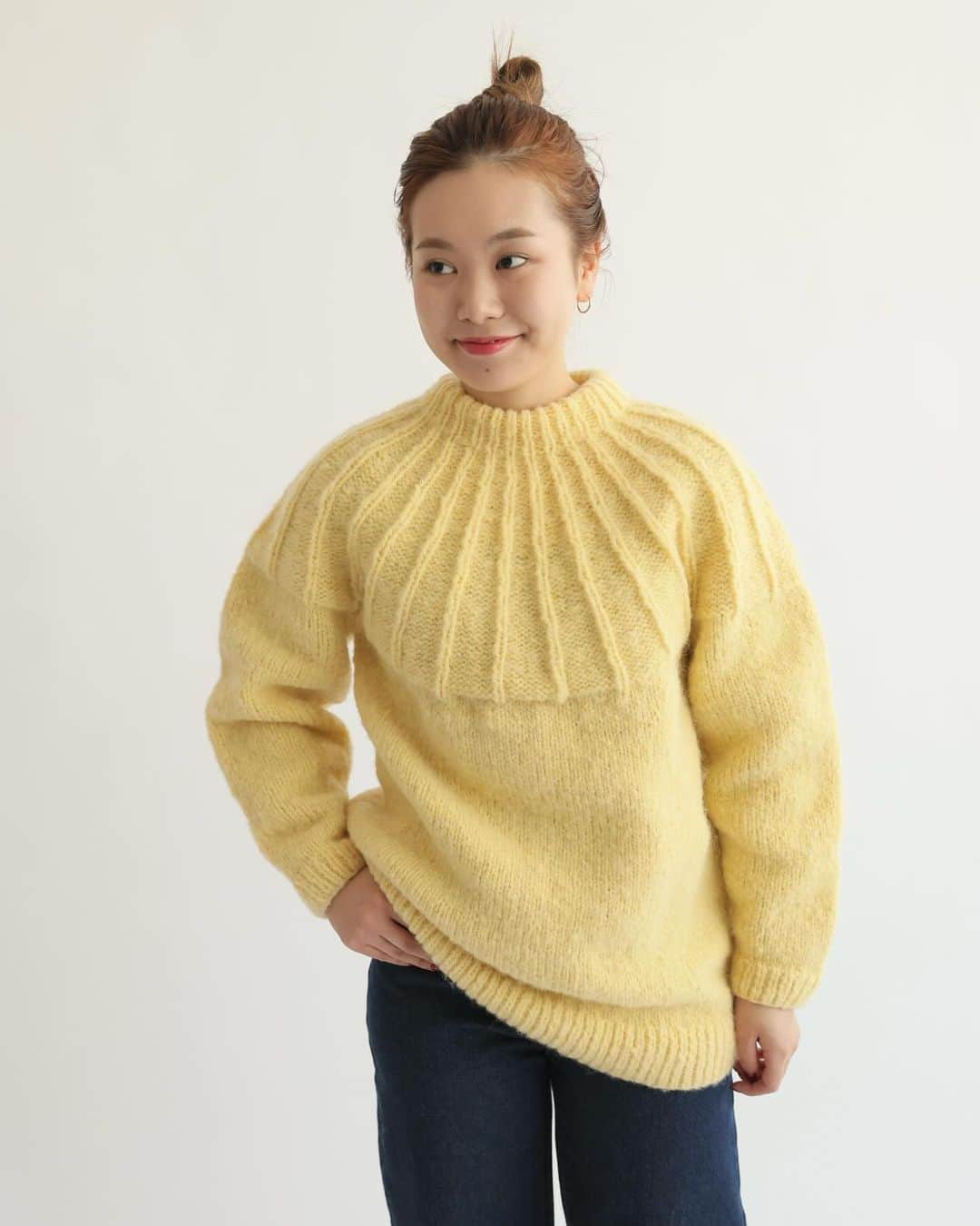JOURNAL STANDARD relumeさんのインスタグラム写真 - (JOURNAL STANDARD relumeInstagram)「𝙉𝙚𝙥𝙖𝙡 𝙝𝙖𝙣𝙙 𝙠𝙣𝙞𝙩 🧶 手編みならではの暖かみのある風合いが特徴のハンドニットシリーズ。 ⁡ ポコポコとした素材感や編み地が、見た目も暖かくこれからの季節にぴったり。 ⁡ ⁡ ⁡ カラフルなニットから、レイヤードが楽しめるベストまで。 ぜひ一度お試しください✨ ⁡ ⁡ -------------------- ⁡ ネパールハンドニットスラブプルオーバー ¥23,100(税込) 𝗇𝗈.23080462930040 ⁡ ネパールハンドニット求心プルオーバー ¥19,800(税込) 𝗇𝗈.23080462910040 ⁡ ネパールハンドニットスラブベスト ¥17,600(税込) 𝗇𝗈.23080462920040 ⁡ ネパールハンドニットケーブルベスト ¥17,600(税込) 𝗇𝗈.23080462900040 ⁡ -------------------- ⁡ @baycrews #ootd #relumewoman #woolmark #adidas #journalstandardrelume #baycrews #relume #ジャーナルスタンダードレリューム #レリューム #ベイクルーズ #ロゴニット #カジュアル #カジュアル派 #カジュアルファッション #大人カジュアル #ニット #ネパールニット #ネパールハンドニット #ハンドニット #ベスト #ニットベスト #ニットコーデ」11月23日 21時55分 - js_relume
