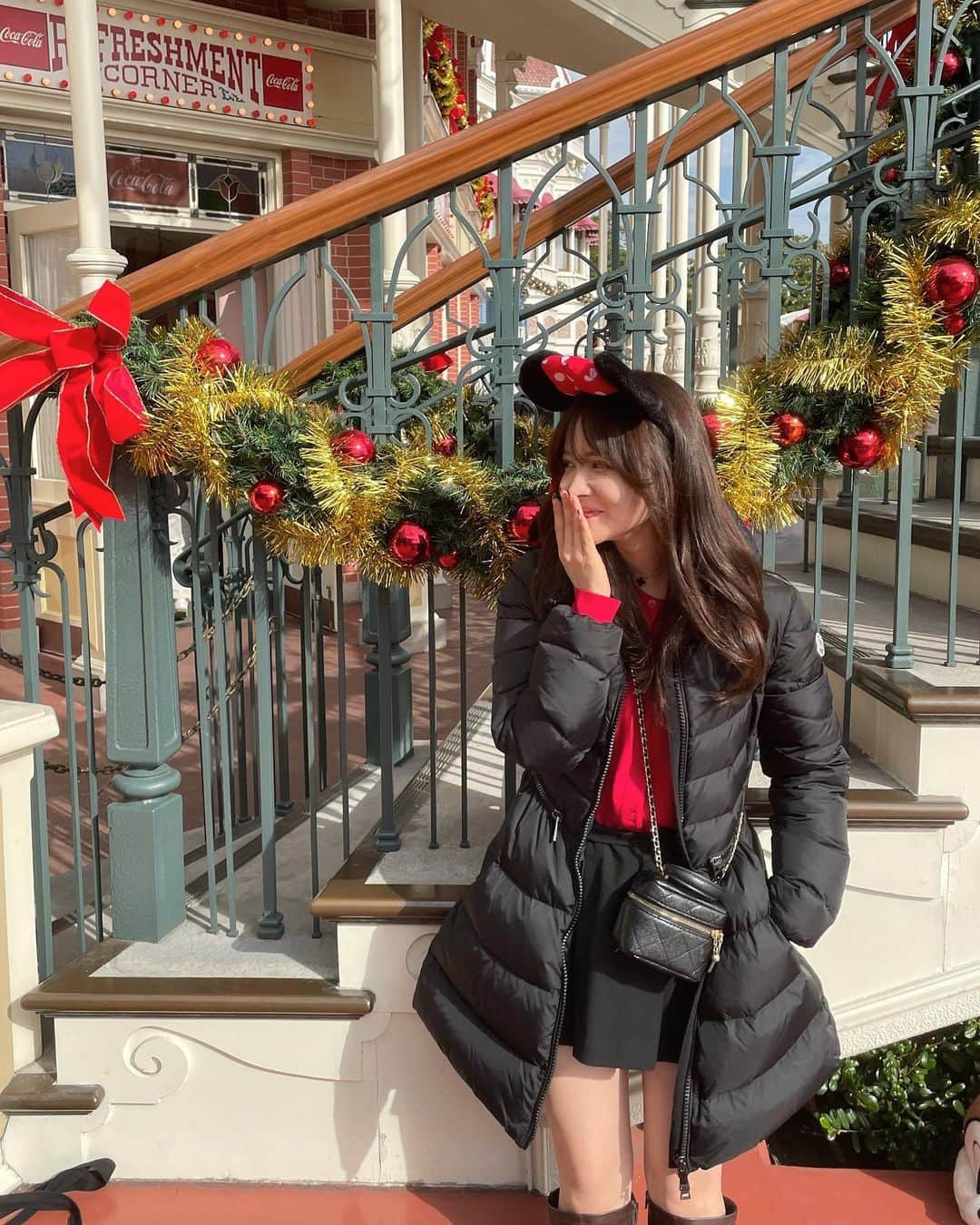 あきさんのインスタグラム写真 - (あきInstagram)「🎅Xmas Disney🏰❤️ ほんとに癒されたー😭 1番好き✨何回も行きたい☺️ ㅤㅤㅤㅤㅤㅤㅤㅤㅤㅤㅤㅤㅤ ㅤㅤㅤㅤㅤㅤㅤㅤㅤㅤㅤㅤㅤ #xmas#tokyodisneyland  #クリスマスディズニー #ディズニーランド #ディズニーコーデ #ミニーコーデ  #moncler  #ダウンジャケット」11月23日 22時04分 - akeeey95