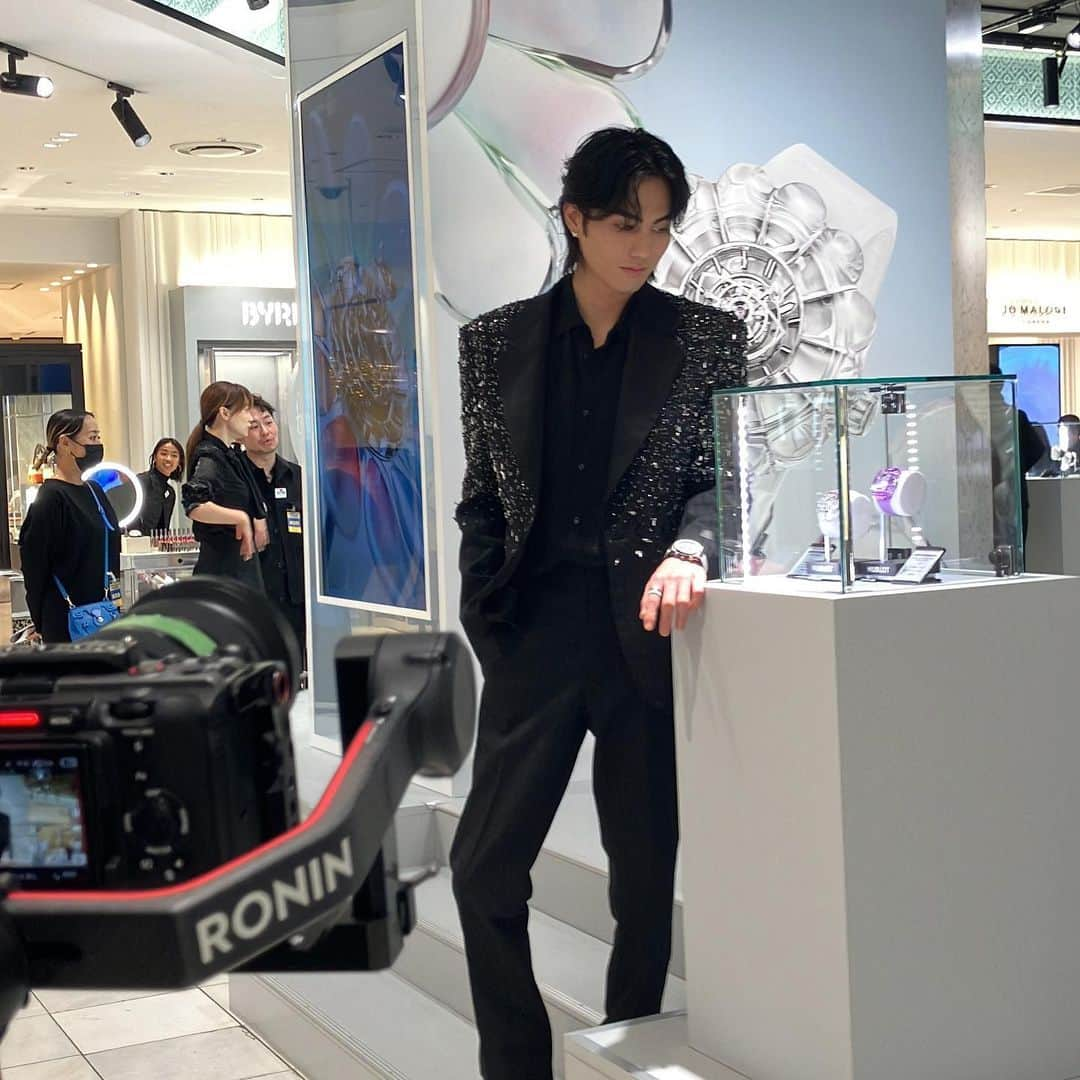 大平修蔵さんのインスタグラム写真 - (大平修蔵Instagram)「「HUBLOT LOVES ART」 @hublot @hublot_japan #pr #hublot #ウブロ   タカシムラカミさんのアートと融合した特別な空間にお邪魔しました。  HUBLOTを代表するタイムピースとの時間を楽しみました💎  タカシムラカミさんとHUBLOT の 唯一無二の世界観がとても素敵なので みなさんも是非行ってみてください🙏  伊勢丹新宿店 本館1階 ザ・ステージで開催中です！  H&M: @nobusawahitoshi   Thank you🎥: @unknownknowns.jp」11月23日 22時05分 - shuzo___3120