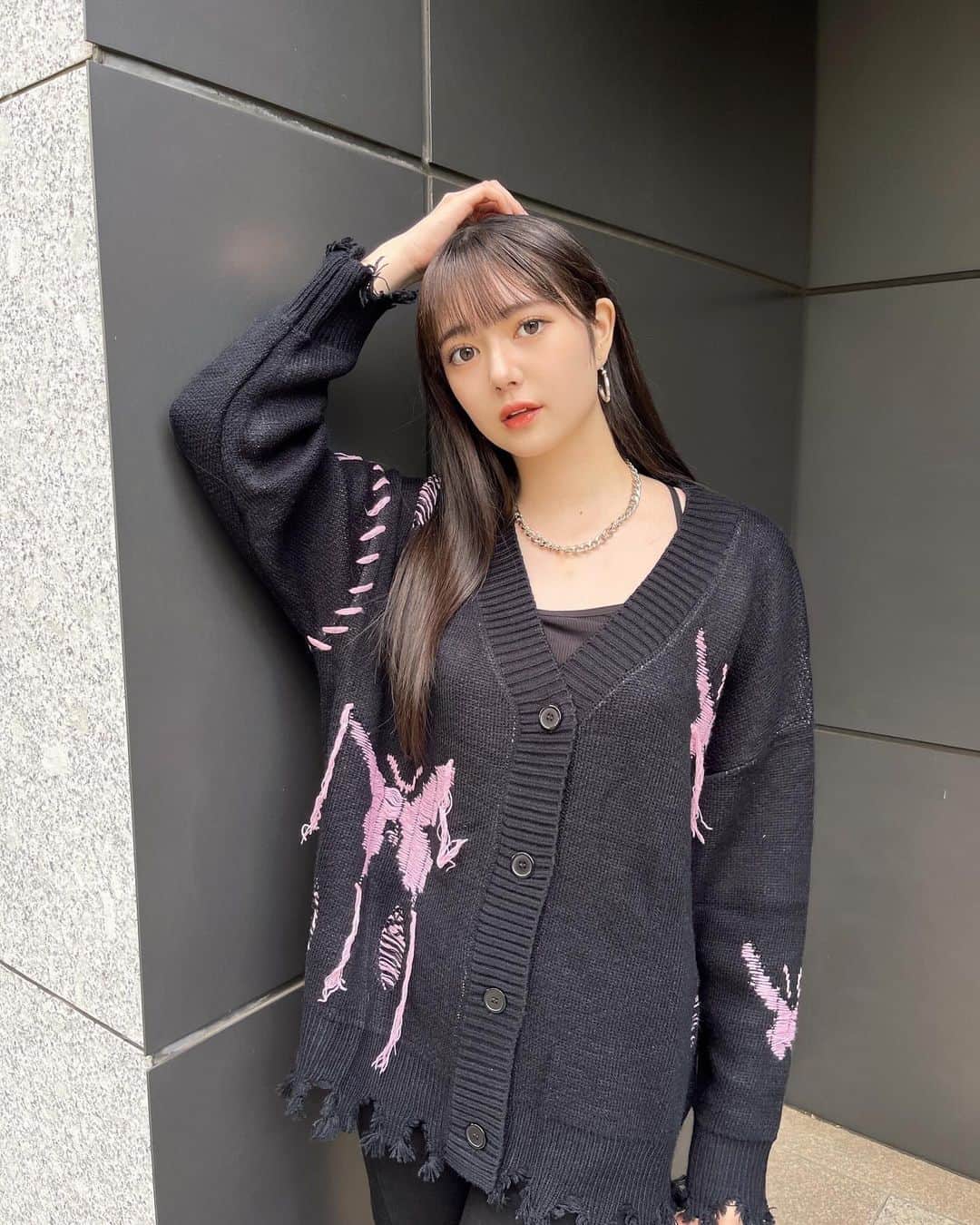 菅井純愛さんのインスタグラム写真 - (菅井純愛Instagram)「・  ちょうちょ🖤🩷   #06  #06년생  #06line  #17歳  #17yearsold  #japanesegirl  #cider  #ショップサイダー  #shopcider  #韓国ファッション  #韓国コーデ  #koreanfashion  #koreanstyle  #174cm  #高身長コーデ  #高身長女子  #tallgirls  #tallgirl  #高校生  #jk  #jkブランド  #jk2  #sjk  #highschoolgirls  #ストリートファッション  #ootd  #고등학생  #학생  #모델  #일본여자」11月23日 22時18分 - aria_sugai