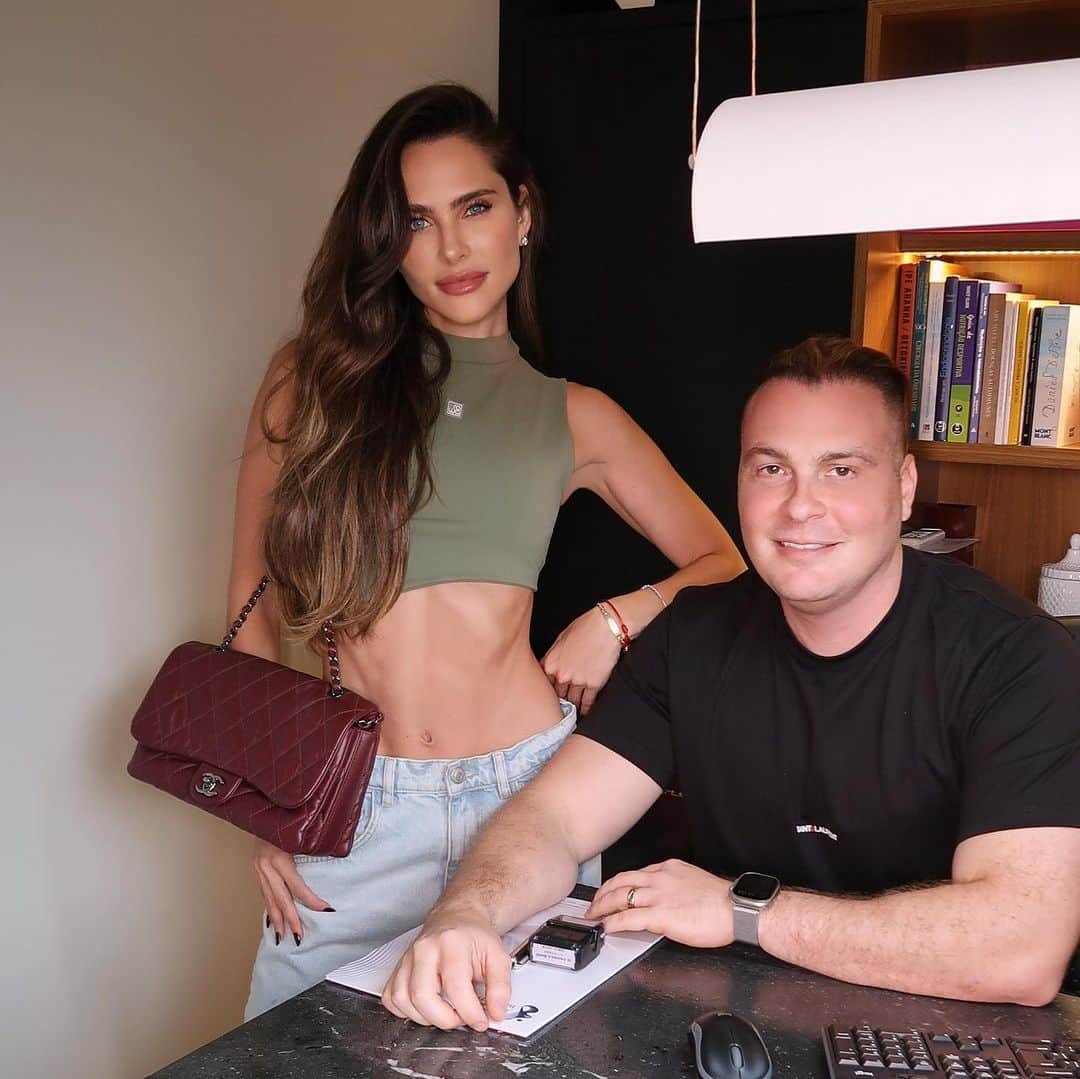 Wanda Grandiのインスタグラム：「Cuide desse bonito lugar chamado, você!  Obrigada Doc por cuidar tão bem da minha saúde 🙏  Seguindo meu protocolo sempre, fazendo checkup e repondo vitaminas aqui no @espacoarrabalbenetti  @drfranciscobenetti .」