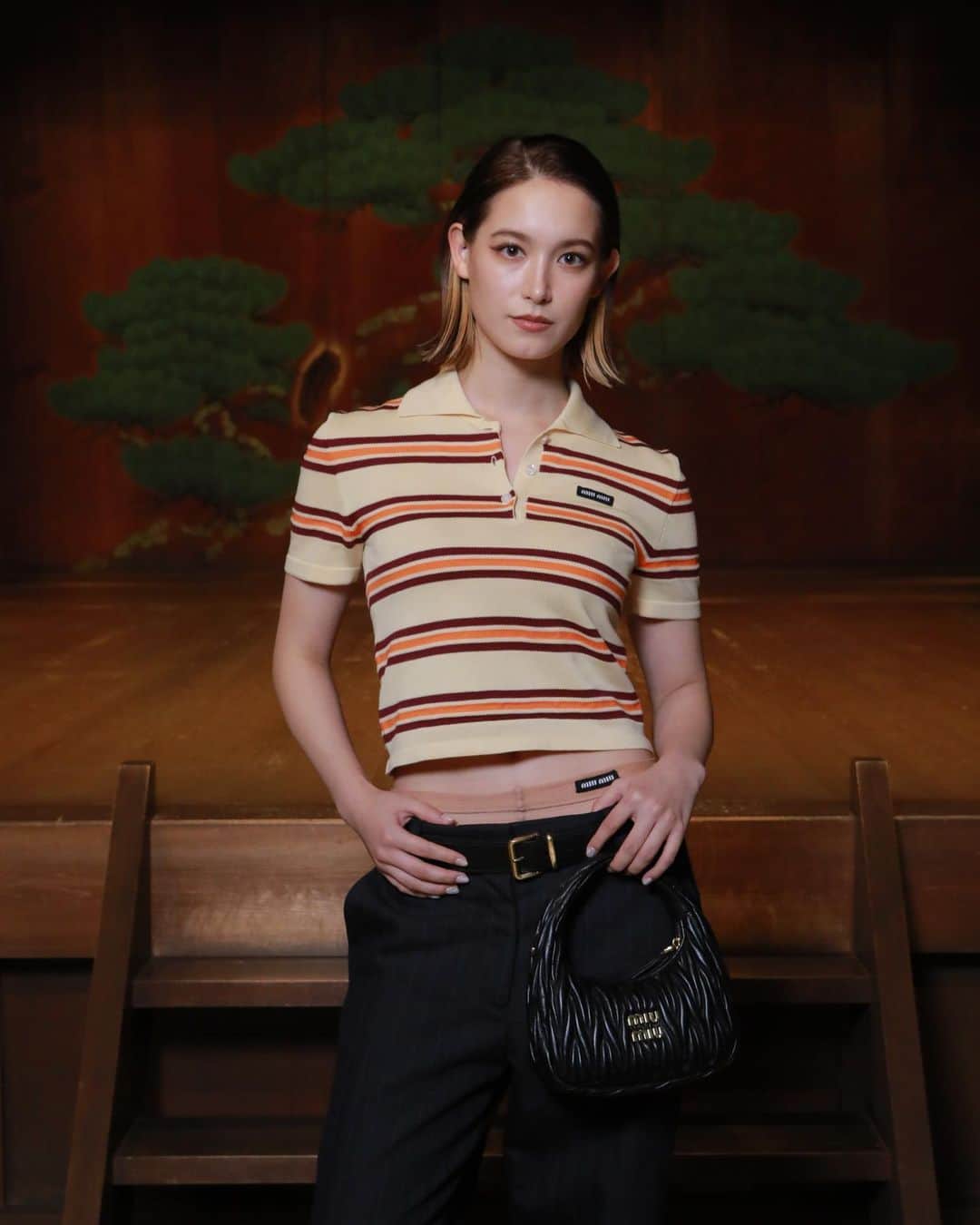 トラウデン直美のインスタグラム：「日本初開催の Miu Miu Club に行ってきました☺︎  女性たちが互いに支え合い助け合うことを目的としたこのイベント、日本初開催の今回は能にスポットライトが当てられました。  小学生以来のお能は、想像力を掻き立てられ興味深かったです。まだまだ知らない世界なので、また観に行ってみたいです！青山店には能面も展示されていました。直近で見られることなんてないから、まじまじ見ちゃった。  あと、今回のタイツ見せルックがとても好みだった🫶 プライベートでもやりたいなー！  #MiuMiu #MIUMIUCLUBTOKYO #PR」