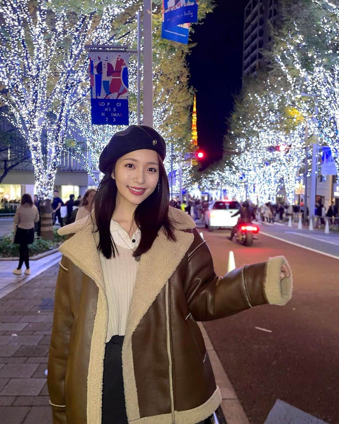 刈川くるみさんのインスタグラム写真 - (刈川くるみInstagram)「こんばんは🌛🎄.*  先日近くにいたので六本木のイルミネーション見てきました💫 学生キャスターをしていたので初心を思い出すような、遠い日のようで懐かしいような💭 皆さんはイルミネーション見ましたか？🌟  そして今日は勤労感謝の日、お休みの方もお仕事の方もいつもお疲れ様です😊  週末は冷えるようです！ お体くずさないようお気をつけください✨  #イルミネーション #けやき坂  #centforce #刈川くるみ  #ベレー帽 #marithefrancoisgirbaud」11月23日 22時27分 - kurumi_karikawa