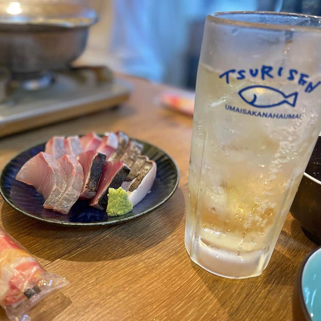 渕上万莉 さんのインスタグラム写真 - (渕上万莉 Instagram)「つり鮮の西田てんちょーから『鍋と酒飲み放題やー❗️』 って誘ってもらったから にっしゃん、仙人、コウちゃんと遊びに行ってたよ😆🍺🌴  つり鮮本店の【鍋コース】堪能して、 デザートにはキッチンカーごと来てくれた🚚✨ @tsuri_pati_cook のクレープ食べて幸せ絶頂の私たち🐖❤️  更にその後2件目は布施に移動して 『居酒屋風🏮』 妹尾くん復帰おめでとう🎉🍺✨ カナちゃんも合流で更に楽しい😆🍺  忘年会＆新年会のシーズン 釣って食べて飲んで楽しくいこうぜ😆🍺🍲❗️  西田てんちょーが頑張ってテロップ入れてくれたYouTube 絶対みてよ😘🌴🏮  お疲れ乾杯🍺❤️  #つり鮮  #つり鮮ぴっちぴちtv  #鍋パ  #忘年会 #鍋  #海鮮鍋 #クレープ #にっしゃん #フッチー」11月23日 22時21分 - mari_fuchigami