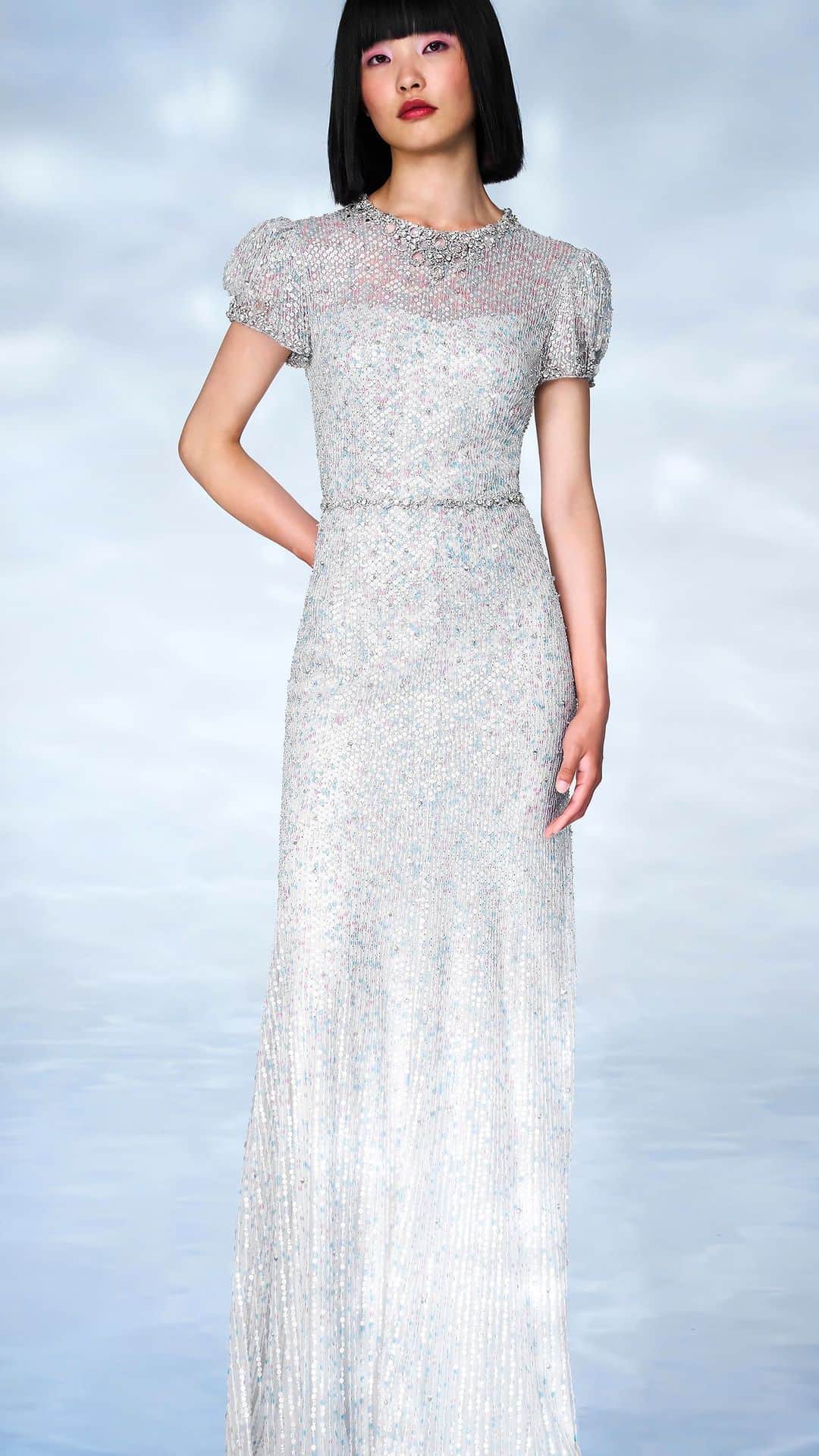 ジェニーパッカムのインスタグラム：「Nerissa, sparkling in silver.   Resort SS24 Collection. In-store and online now.   #jennypackham #vogue #runway #paris #milan #newyork #london #hollywood #dress #awards」
