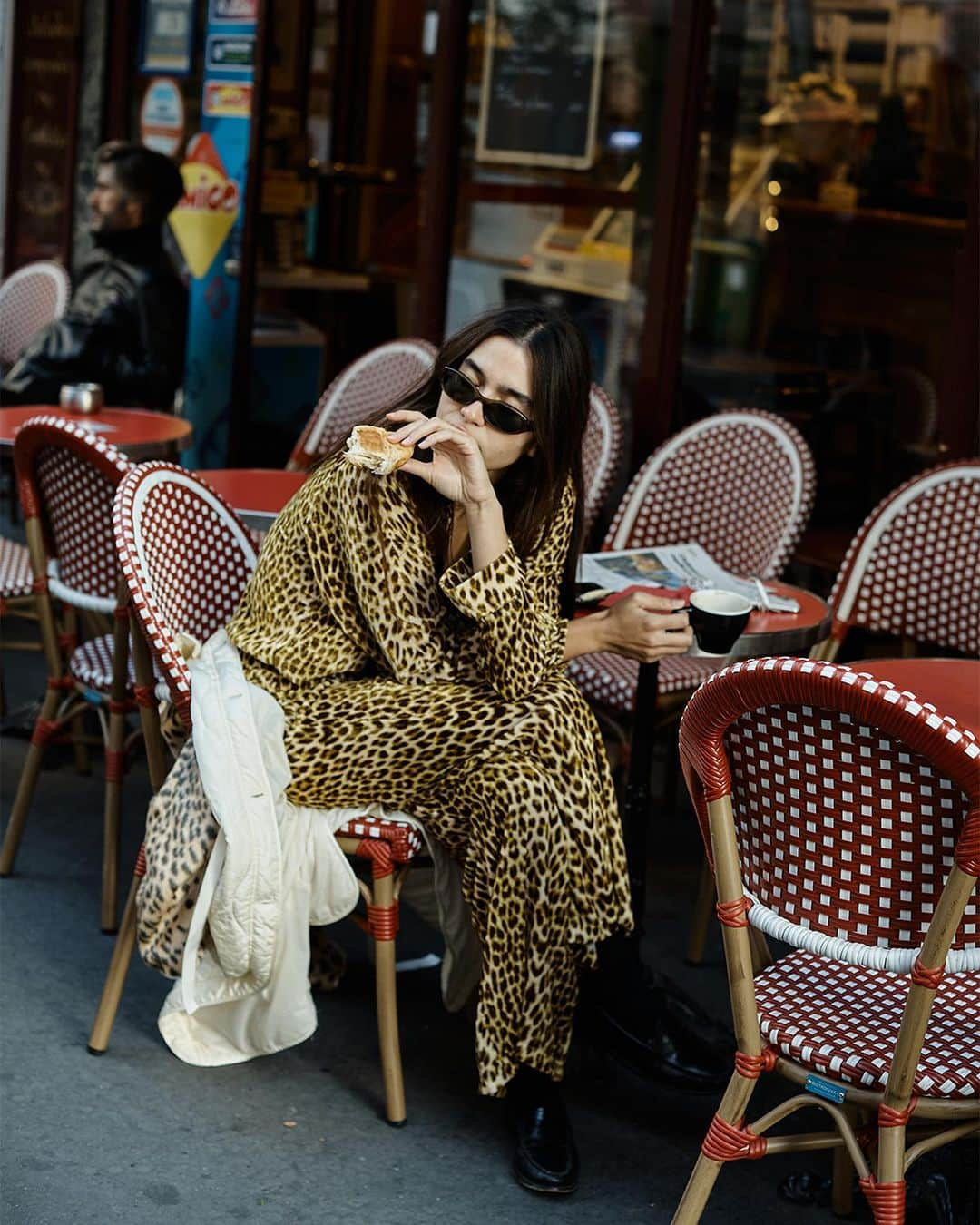 フォルテフォルテのインスタグラム：「animalier breakfast: quilted coat in nylon with sleeves in spotted eco–fur and silk velvet for the new, wild chic “twilight leopard” pajamas. a knitted waistcoat in lamé tweed provides a special touch of light. on the feet, fussbett in patent leather and eco–shearling in ivory color. #forte_forte #aw23 #auroraborealis #inverno #iridescence #dreams #magic #poetic #feminine #fluid #madeinitaly」