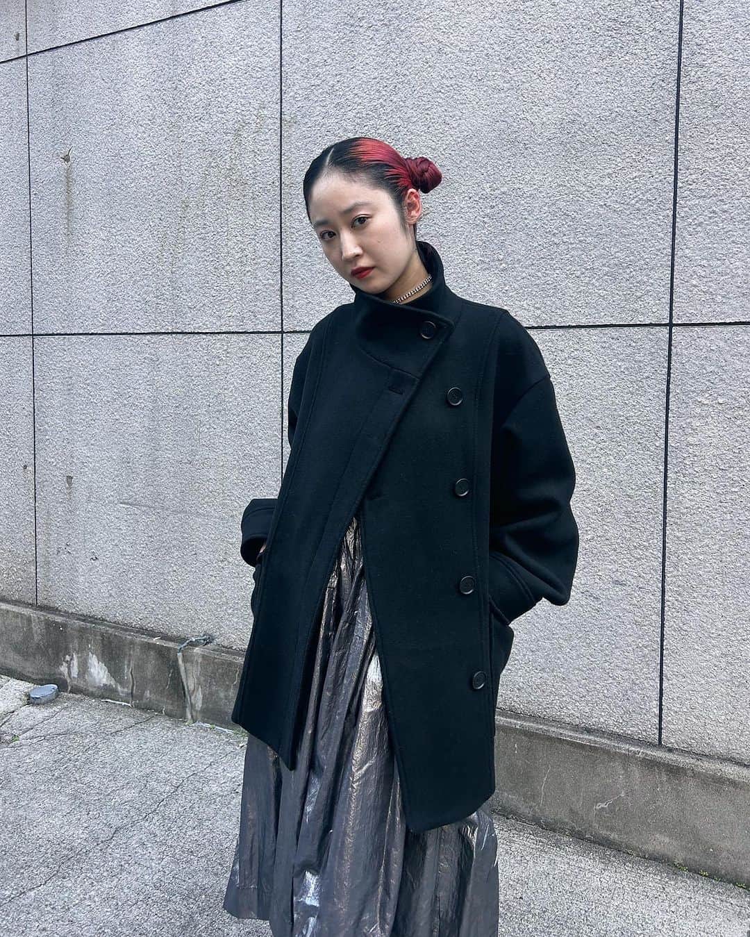 のインスタグラム：「#MOUSSYSNAP @nanako_muramoto 161cm LUMINE EST SHINJUKU / ルミネエスト新宿店スタッフ  ・STAND COLLAR MIDDLE COAT(010GA630-6310) ・CAMI PUFFED MINI DRESS(010GA230-7510) 全国のMOUSSY店舗／SHEL'TTER WEBSTORE／ZOZOTOWNにて発売中。  #MOUSSY」