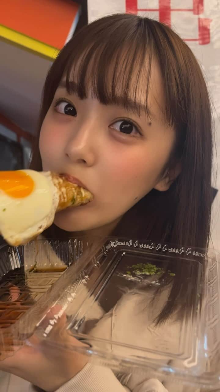 古川杏のインスタグラム：「大学帰りの超OFF感☺︎ 黄身が弾けたらどうしようって言いながら食べました🤭🥚  #はしまき#祭#おまつり#もぐもぐ#ご飯#食べるの大好き#酉の市」