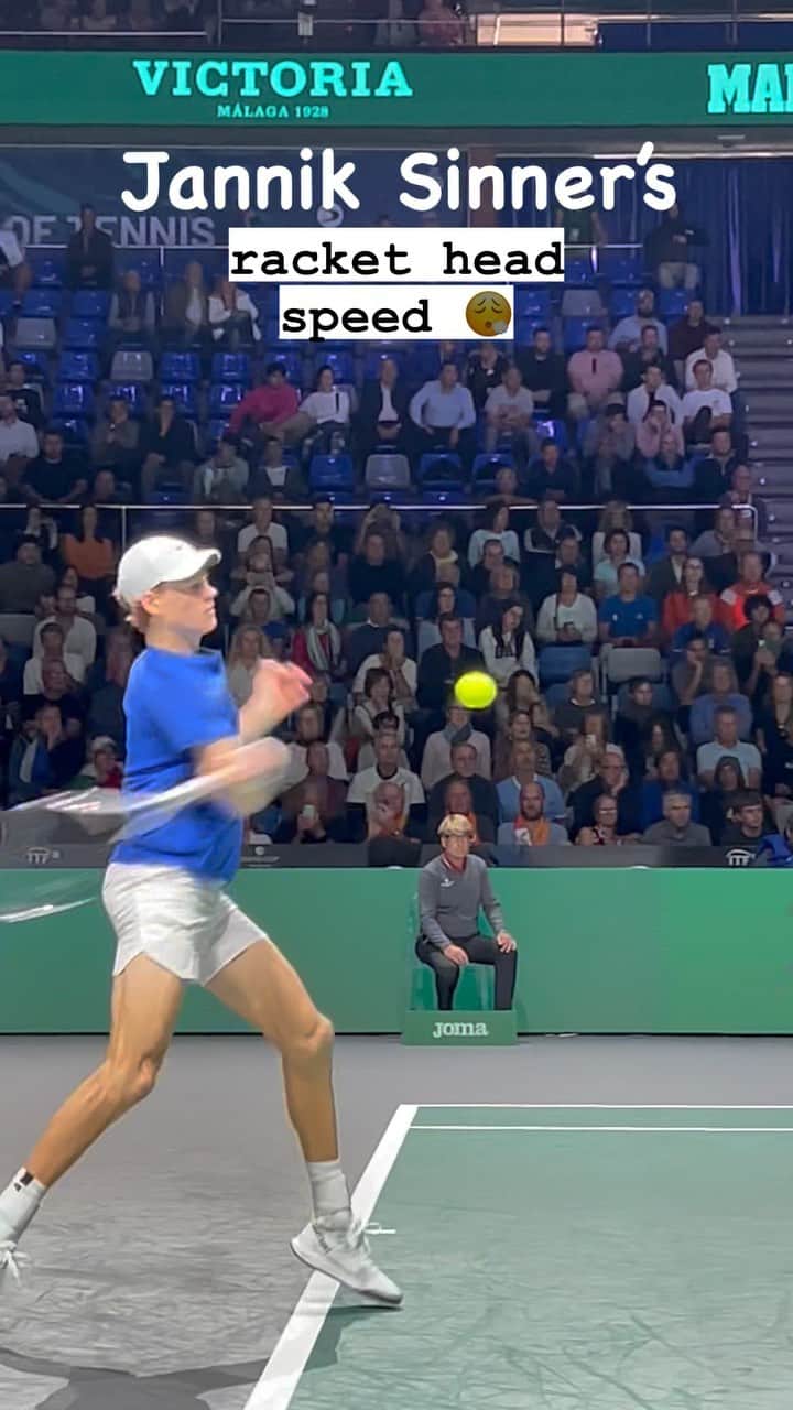 ATP World Tourのインスタグラム：「Try to screenshot the contact point 😉  #DavisCupFinals」