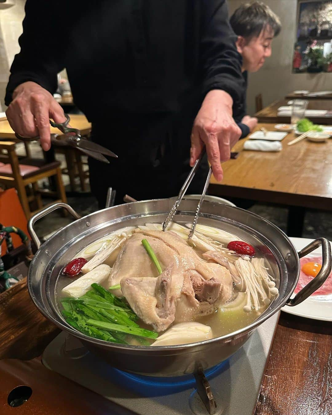 AMIさんのインスタグラム写真 - (AMIInstagram)「タッカンマリが美味しいお店🇰🇷🐓  身体に優しいご飯が美味しいと思える💕  #ootd#code#trip#make#gym#selfie#workout#training#bodymake#自撮り#メイク#六本木#歌舞伎町#茶髪#パーソナル#ボディメイク#ジム#トレーニング#筋トレ#筋トレ女子#六本木#西麻布#広尾#韓国#韓国料理」11月23日 22時40分 - _ami1014_