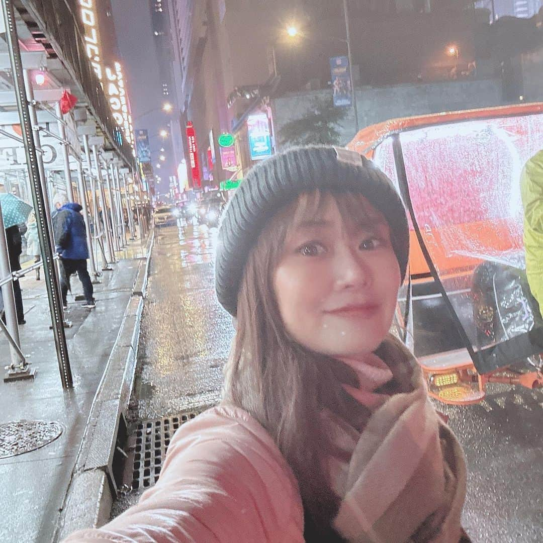 大和姫呂未さんのインスタグラム写真 - (大和姫呂未Instagram)「2023.10 NYの旅🗽  食うか食われるかみたいな街だなって思います。  普段使ってないアンテナがピコンと立ちます。 生き残りたい~！生き残りたい~！（byライオン） リアルライオンが脳裏に流れます（いや、本当の所は、流れないですが） 背筋ピンとしました。  ブロードウェイミュージカルは最高すぎました。ハデスタウンを観ました☺️  #ny #NY#ニューヨーク#ライオン #旅 #シンガーソングライター #ブロードウェイミュージカル #ハデスタウン」11月23日 22時41分 - hiroron333