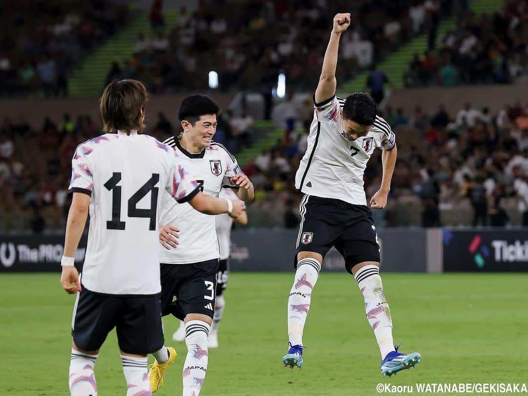 ゲキサカのインスタグラム：「森保J、W杯予選2試合連続5-0で2連勝！菅原&細谷がA代表初ゴール   🏆W杯アジア2次予選 🇯🇵日本 5-0 シリア🇸🇾  #日本代表 #daihyo #samuraiblue #🇯🇵 #japan #森保ジャパン #シリア #🇸🇾 #jfa #ワールドカップ #アジア2次予選 #AsianQualifiers #soccer #football #サッカー #フットボール #⚽️ #gekisaka #ゲキサカ ©Kaoru WATANABE/GEKISAKA」