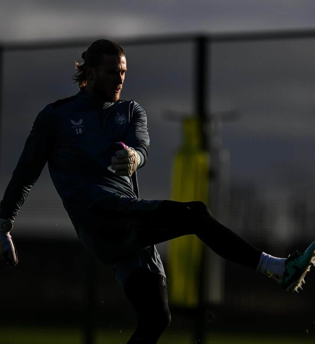 ロリス・カリウスさんのインスタグラム写真 - (ロリス・カリウスInstagram)「⚽️ 🧤 😁」11月24日 4時13分 - loriskarius